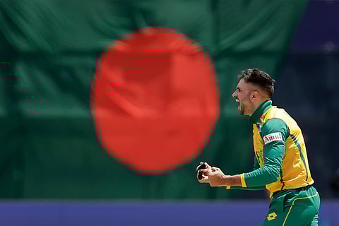 Keshav Maharaj celebrates Mahmudullah Riyad's wicket